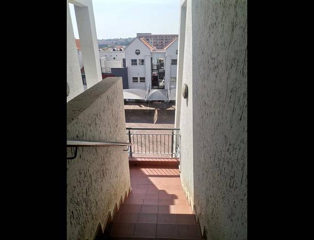 1 BEDROOM APARTMENT FOR SALE IN RANDBURG CENTRAL